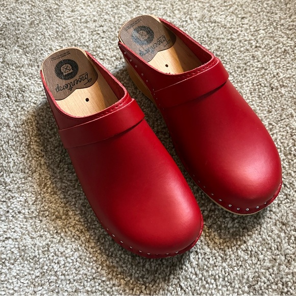 Troentorp Da Vinci Red Leather Clogs - Picture 7 of 7